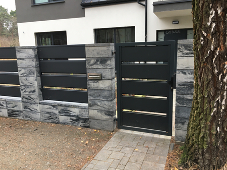 Pforte im Modern+ Zaun