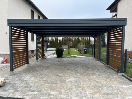 Přístřešek pro dvě auta - 4x prémiová palisádová stěna