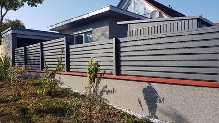 Schiebetor im Horizontalzaun